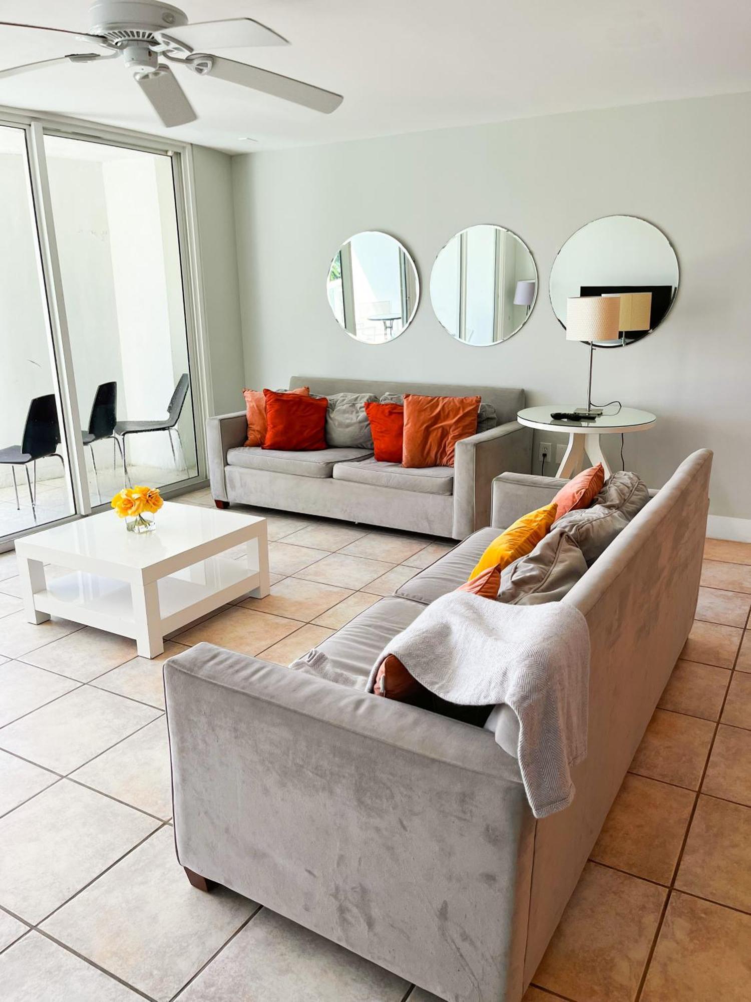 Castle Pavillon 8 Beachfront - Private Beach Access Loft With 2-Story, Pool, Tennis, Free Parking Access Miami Beach Exterior photo